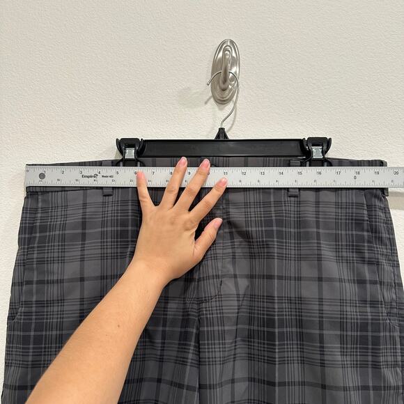 Nike Men's Gray Black Plaid Golf Shorts Size 38 Dri-Fit Performance Polyester - Picture 4 of 7